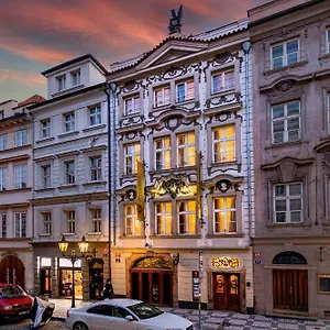 U Cerneho Orla Otel